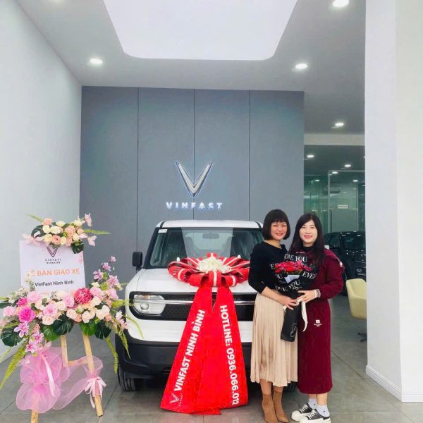 khách hàng mua xe ở Vinfast Ninh Bình